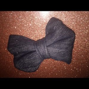 🎉 FREE 🎉 Jean Bow